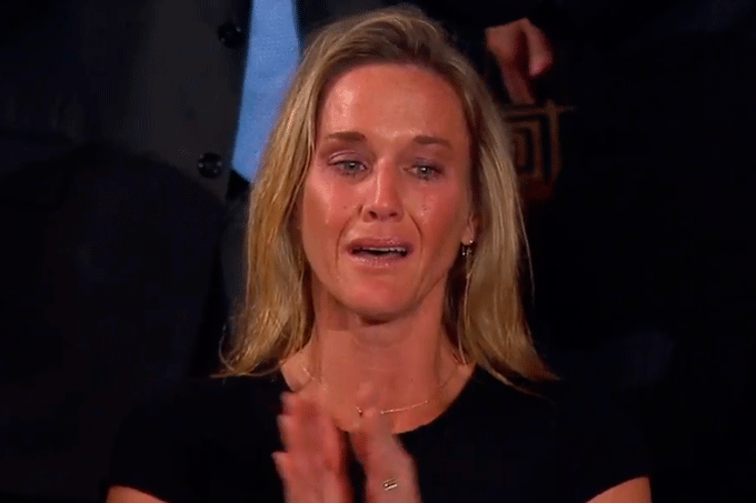 Viúva de militar americano é ovacionada em discurso de Trump
