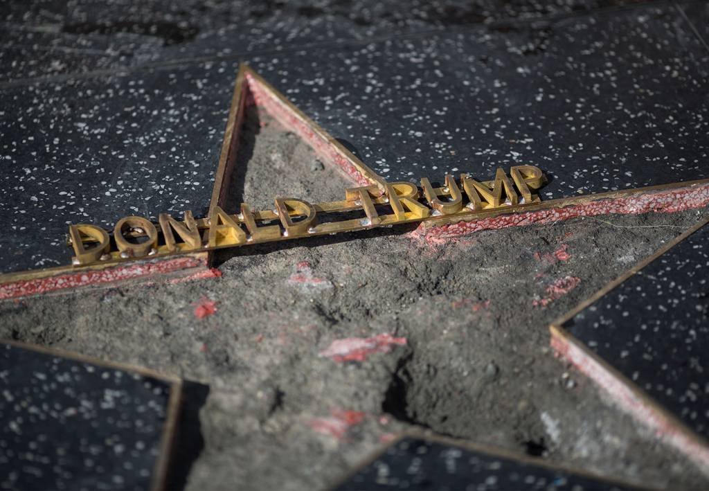 Estrela de Donald Trump na calçada da Fama: indústria de Hollywood se alinhou poucas vezes com  Washington (David McNew/Getty Images)