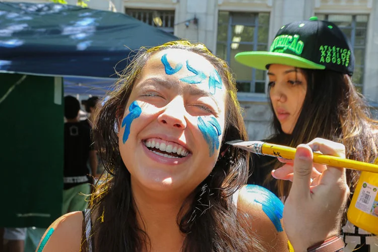 Caloura da USP é pintada em recepção aos novos alunos (Marcos Santos da USP Imagens/Divulgação)