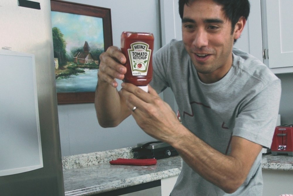 Heinz chama youtuber Zach King para fazer mágicas