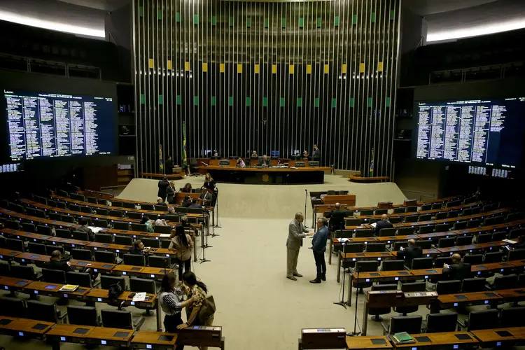 Câmara dos Deputados: "Votaremos na Câmara até amanhã (quinta-feira)", disse o relator do projeto, deputado Sérgio Souza (PMDB-PR) (Wilson Dias/Agência Brasil/Agência Brasil)