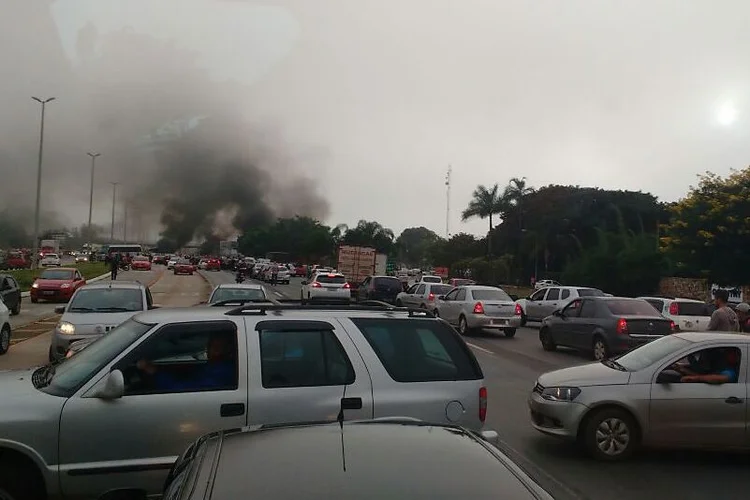 Greve geral: rodovia é bloqueada em protesto em Brasília (Neide Maria/arquivo pessoal/Agência Brasil/Agência Brasil)