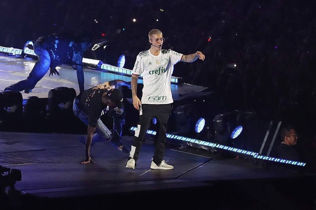 Justin Bieber usa camisa do Palmeiras e gera mídia para Crefisa