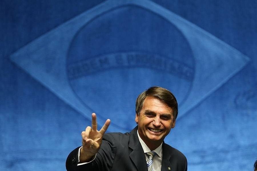 Em busca de aliança, Bolsonaro oferece vaga de vice ao PR