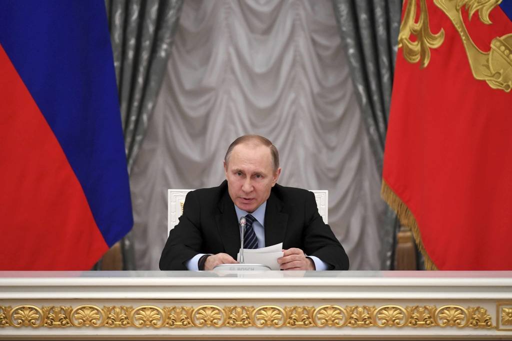 Putin diz que países da Otan obedecem cegamente aos EUA