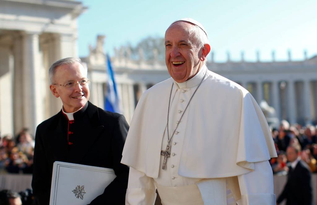 Papa diz que clero deve "cultivar espírito de pobreza"