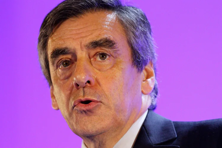 François Fillon: político está sendo investigado por irregularidades e também por ter sido presenteado com ternos caros (Philippe Laurenson/Reuters)
