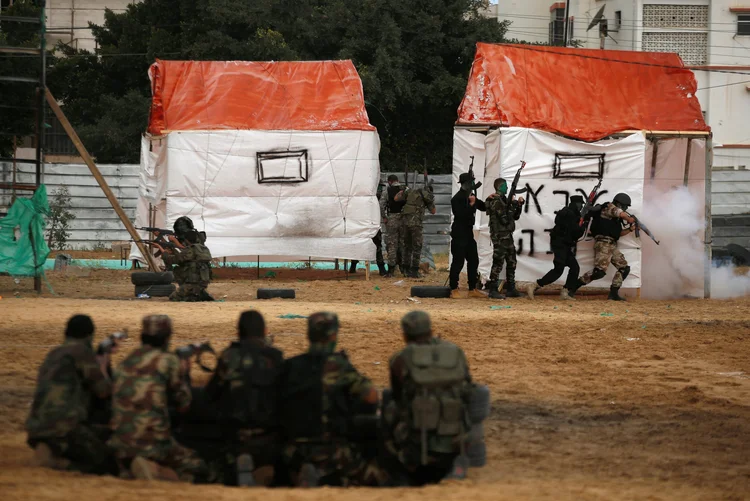Combatentes: o Hamas prometeu punir os palestinos considerados culpados de colaboração com Israel (Mohammed Salem/Reuters)