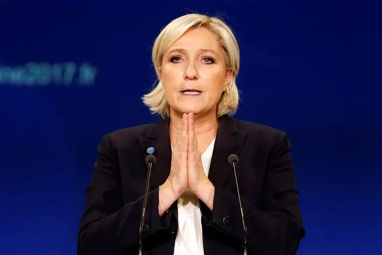 Marine Le Pen, sobre a saída do euro: "ao final dos seis meses, será o povo francês que irá decidir" (Regis Duvignau/Reuters)