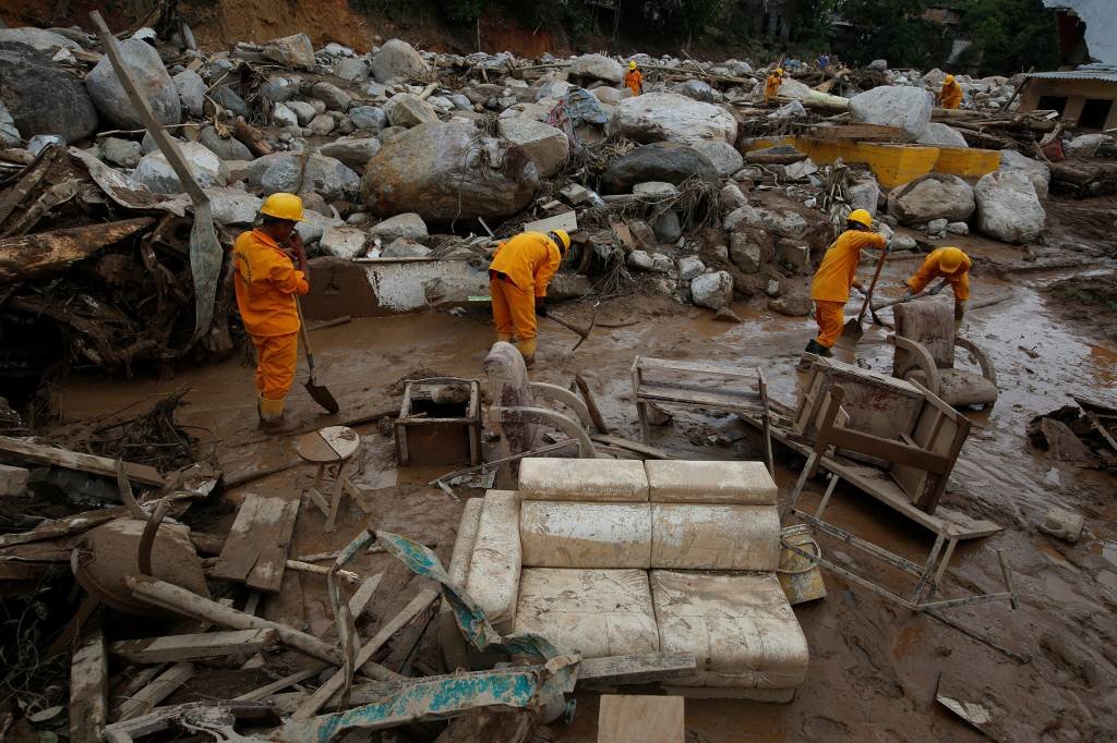 Chega a 320 número de mortos em deslizamento de terra na Colômbia