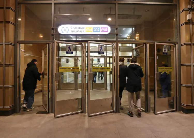 Metrô na Rússia, por segurança, ainda não funcionam os trechos onde se encontram as duas estações afetadas pelo atentado (Grigory Dukor/Reuters)