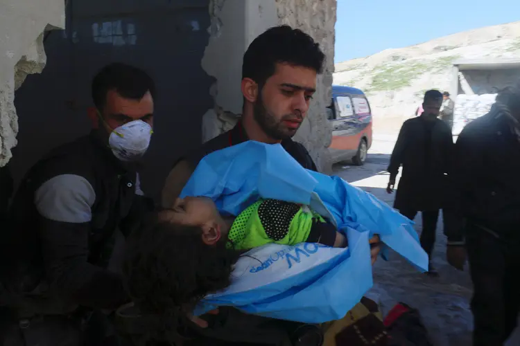 Guerra na Síria: ataques aéreos também deixaram mais de 60 feridos na cidade de Khan Sheikhoun, na província de Idlib (Ammar Abdullah/Reuters)