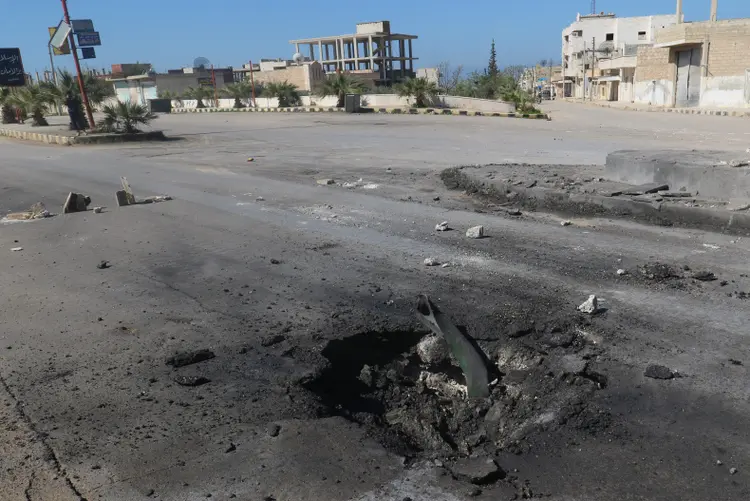 Síria: horas antes deste ataque, aviões de guerra de origem desconhecida atacaram um centro médico na cidade síria de Khan Sheikhoun (Ammar Abdullah/Reuters)