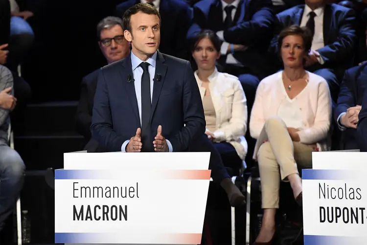 Emmanuel Macron: "lamento dizer, madame Le Pen, mas você está contando as mesmas mentiras que estamos ouvindo de seu pai há 40 anos" (Lionel Bonaventure/Reuters)