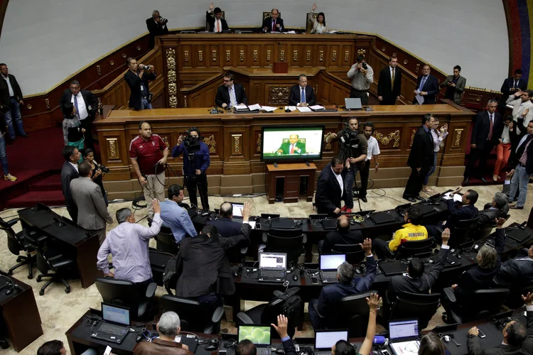 Venezuela: o bloco opositor quer aprovar um acordo que denuncia essa suposta usurpação de poderes (Marco Bello/Reuters)