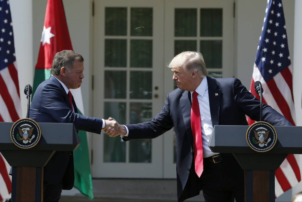 Trump recebe rei jordano para falar sobre Síria e Oriente Médio
