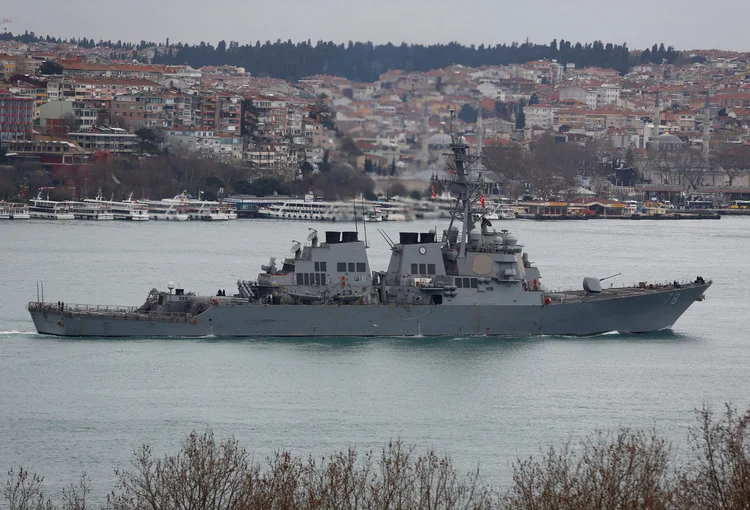 Navio americano: é primeiro ataque direto americano contra o governo do presidente Bashar al Assad desde que começou a guerra civil nesse país (Murad Sezer/Reuters)