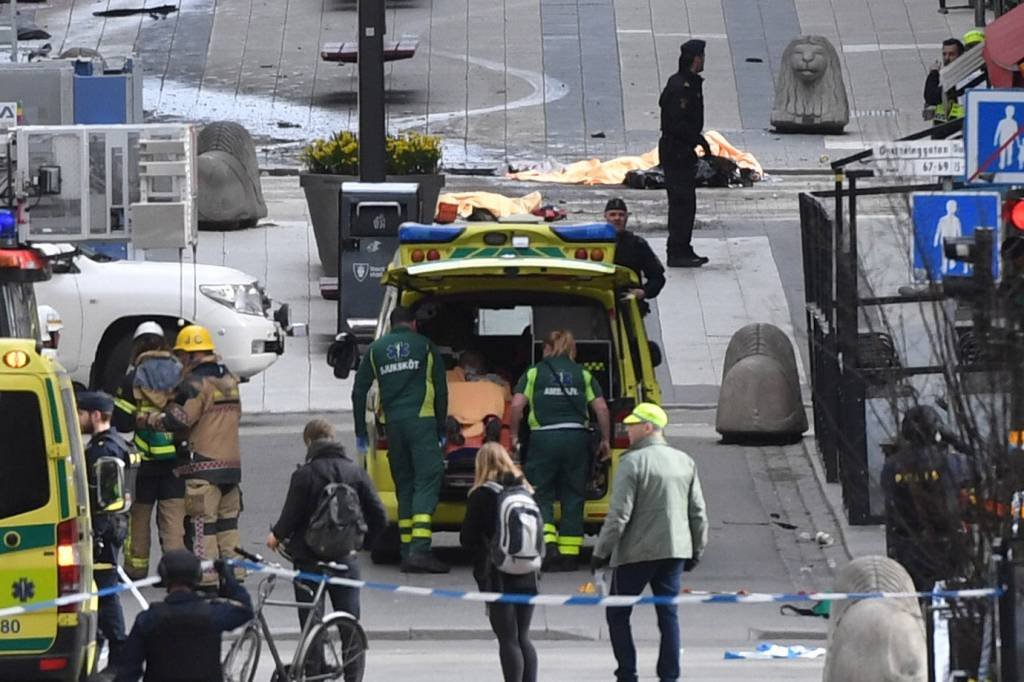 Parlamento e metrô são fechados em Estocolmo após incidente