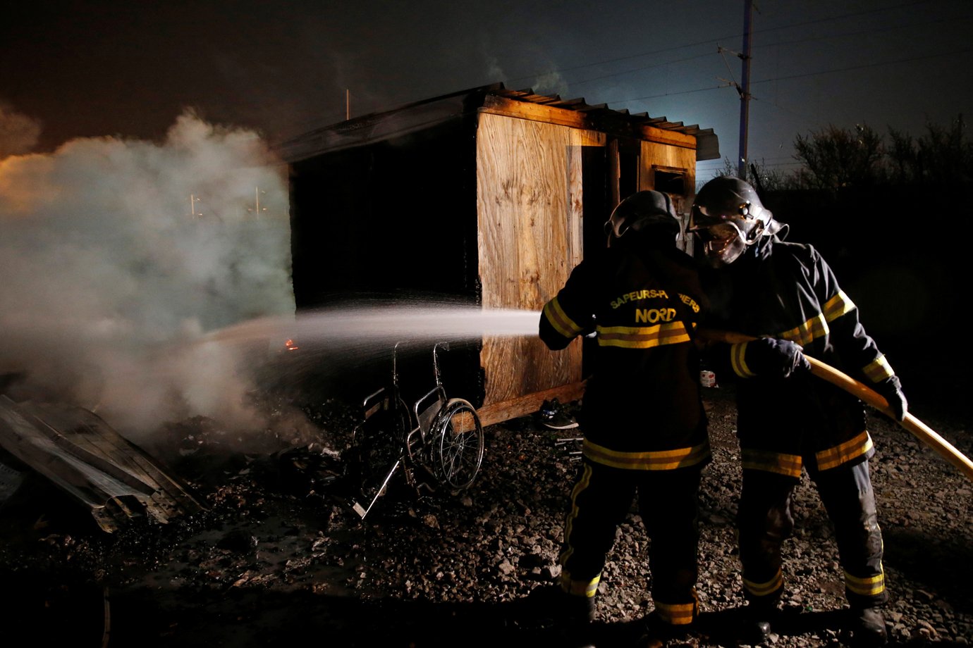 Incêndio devasta acampamento de imigrantes no norte da França