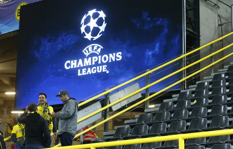 Estádio: a polícia segue investigando a autoria do ataque registrado ontem (Ralph Orlowski Livepic/Reuters)
