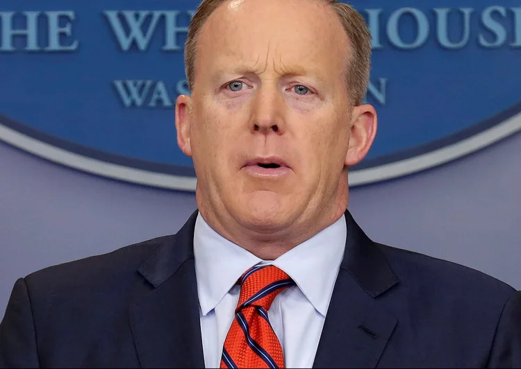 Sean Spicer: durante um pronunciamento da Casa Branca, o porta-voz comparou o presidente sírio ao ditador nazista (Joshua Roberts/Reuters)