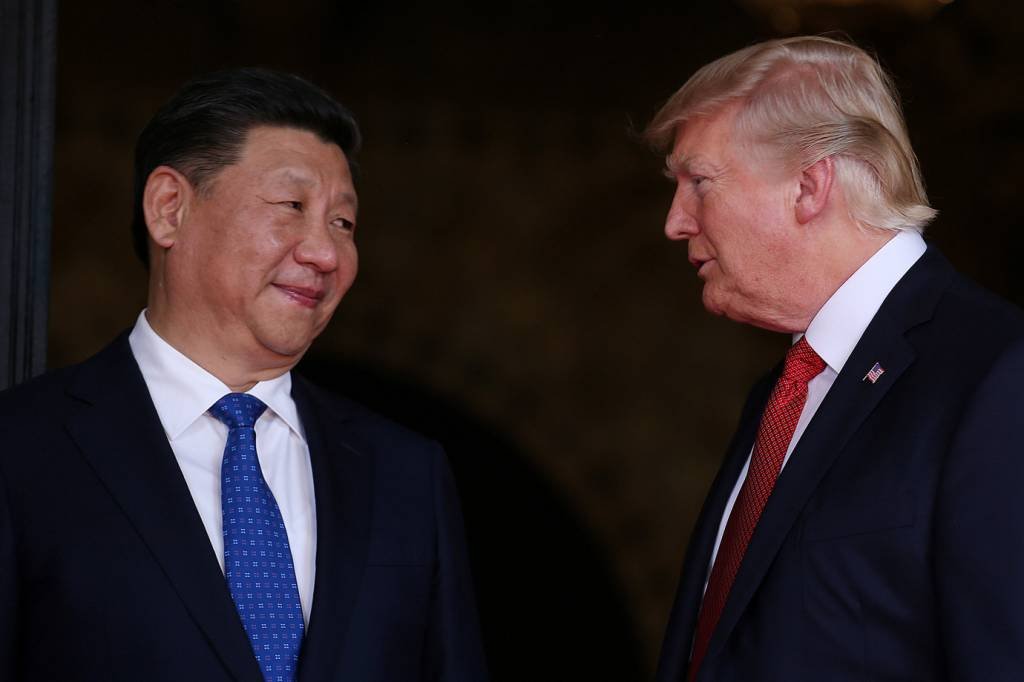 Donald Trump e Xi Jinping: "Disse a eles que terão melhores acordos comerciais se eliminarmos a ameaça da Coreia do Norte", declarou o presidente norte-americano (Carlos Barria/Reuters)