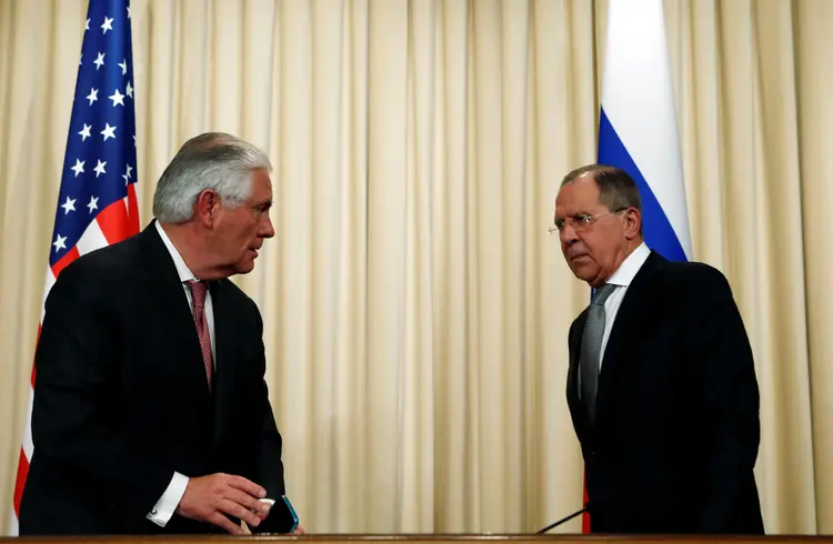 Tillerson e Lavrov: o ministro russo salientou que a queda de Assad beneficiaria apenas o Estado Islâmico (Sergei Karpukhin/Reuters)