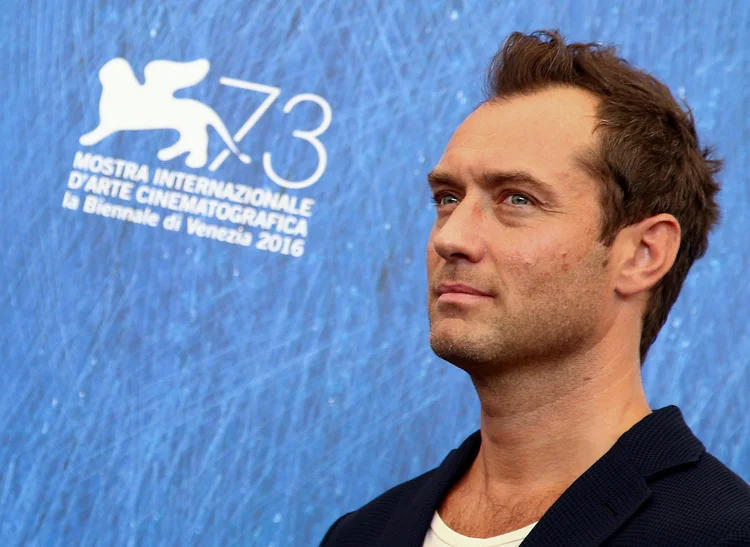 Jude Law: criadora de Potter, Rowling também escreveu o roteiro do segundo "Animais Fantásticos" (Alessandro Bianchi/Reuters)