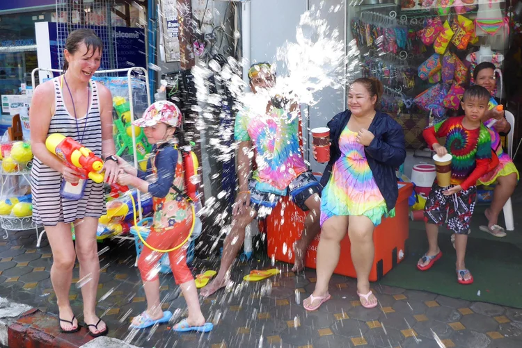 Celebração do Songkran, Ano Novo da Tailândia (Toby Melville/Reuters)