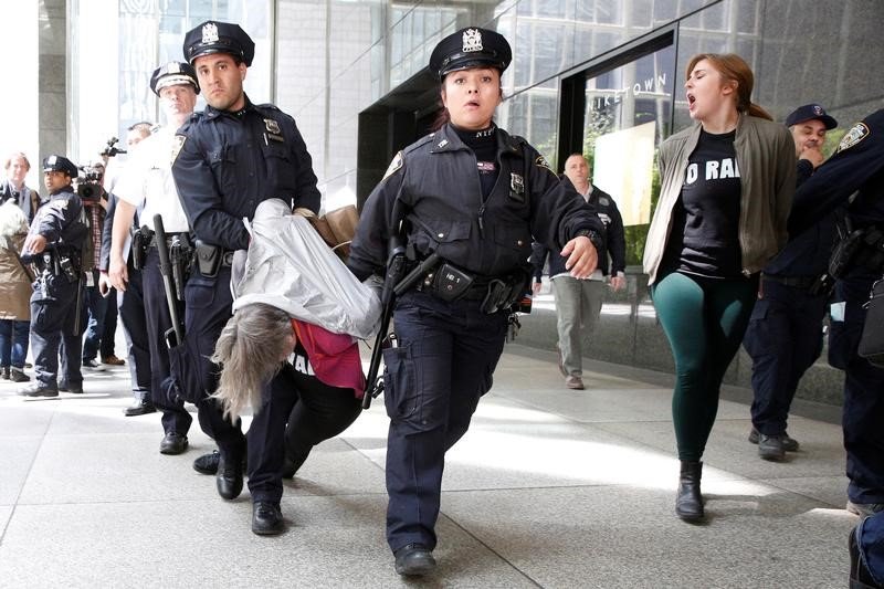 Polícia de Nova York prende 25 em protesto na Trump Tower