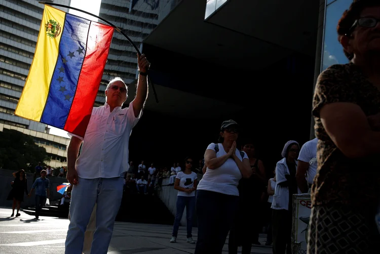 Venezuela: Maduro anunciou a ativação de uma operação militar, policial e civil para derrotar um "golpe de Estado" (Carlos Garcia Rawlins/Reuters)
