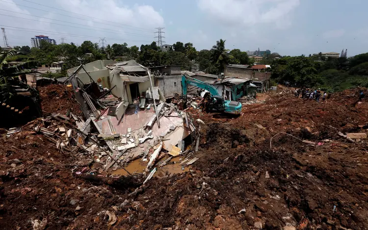 Deslizamento no Sri Lanka:  Pelo menos 600 pessoas moravam nas intermediações do lixão (Dinuka Liyanawatte/Thinkstock)