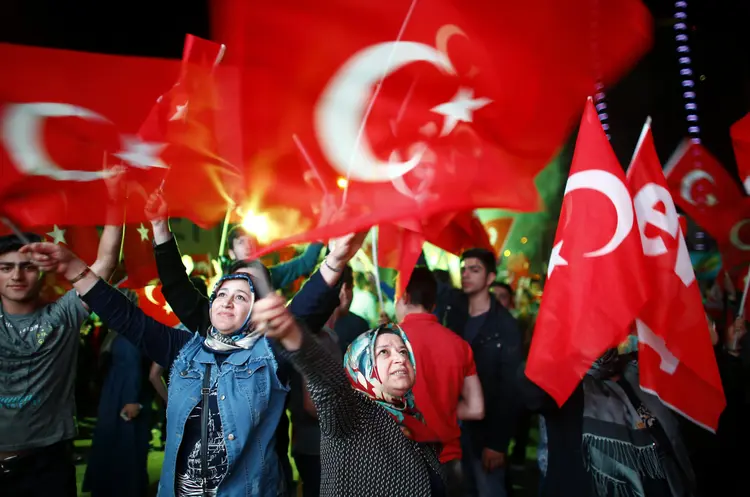 Turquia: o principal partido de oposição na Turquia apresenta nesta terça-feira (18) uma petição de anulação do referendo sobre a ampliação dos poderes do presidente Recep Tayyip Erdogan (Osman Orsal/Reuters)