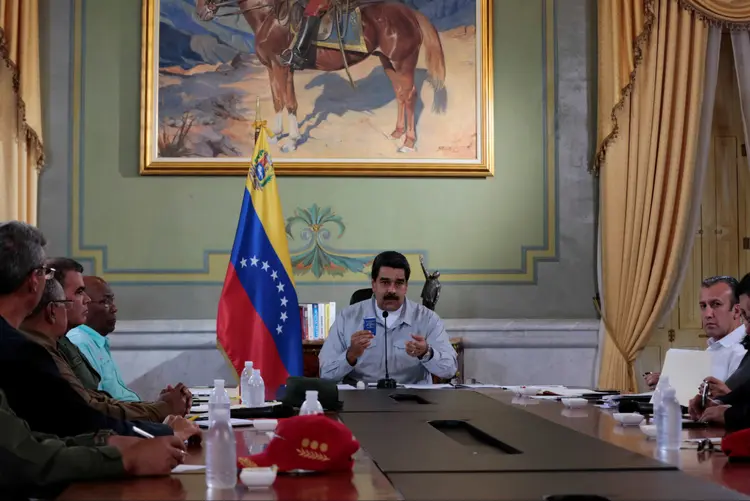 Nicolás Maduro: segundo deputados, os jovens detidos receberam ameaças de assassinatos se não denunciassem os legisladores (Miraflores Palace/Handout/Reuters)