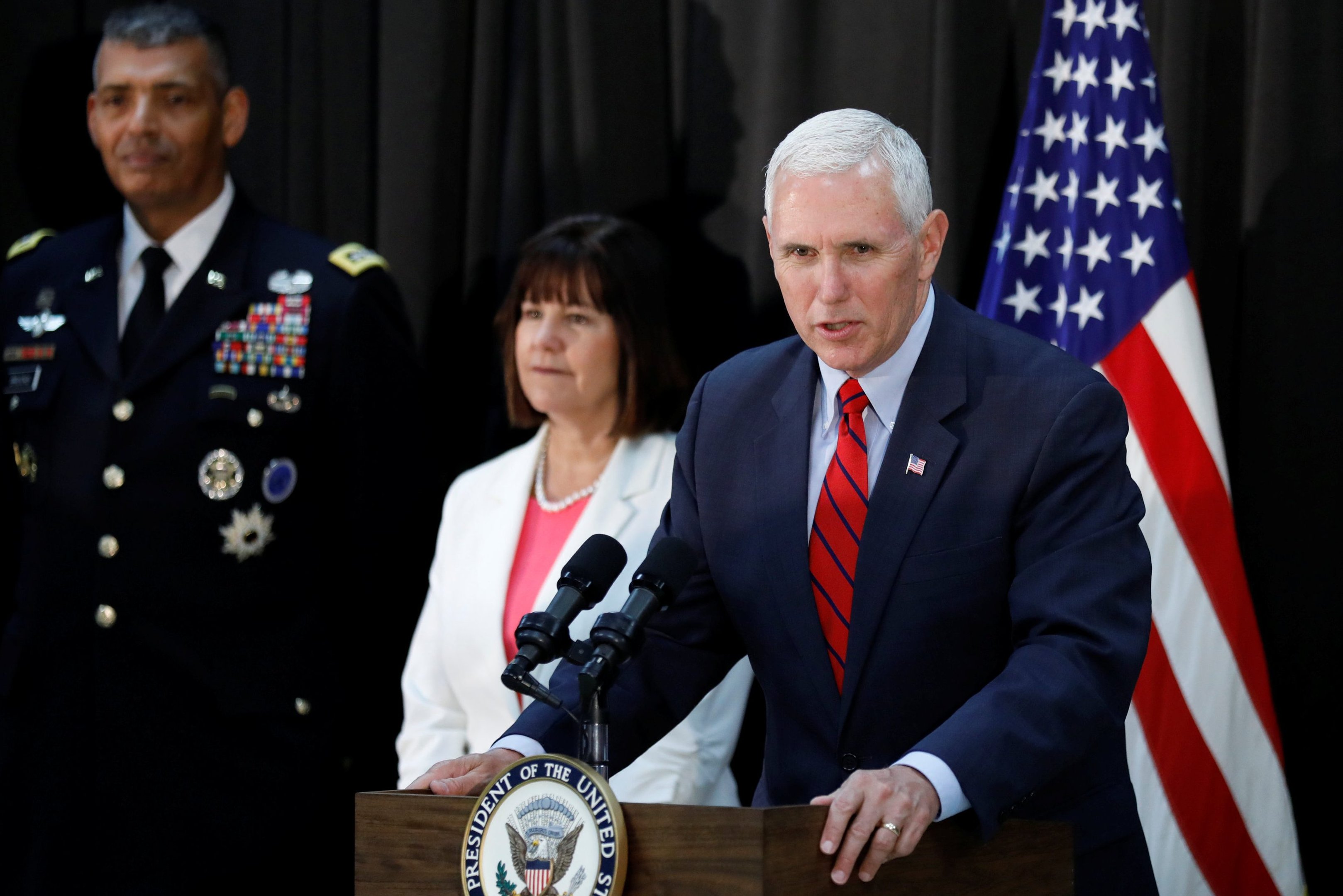Pence: Coreia do Norte não deveria testar determinação de Trump