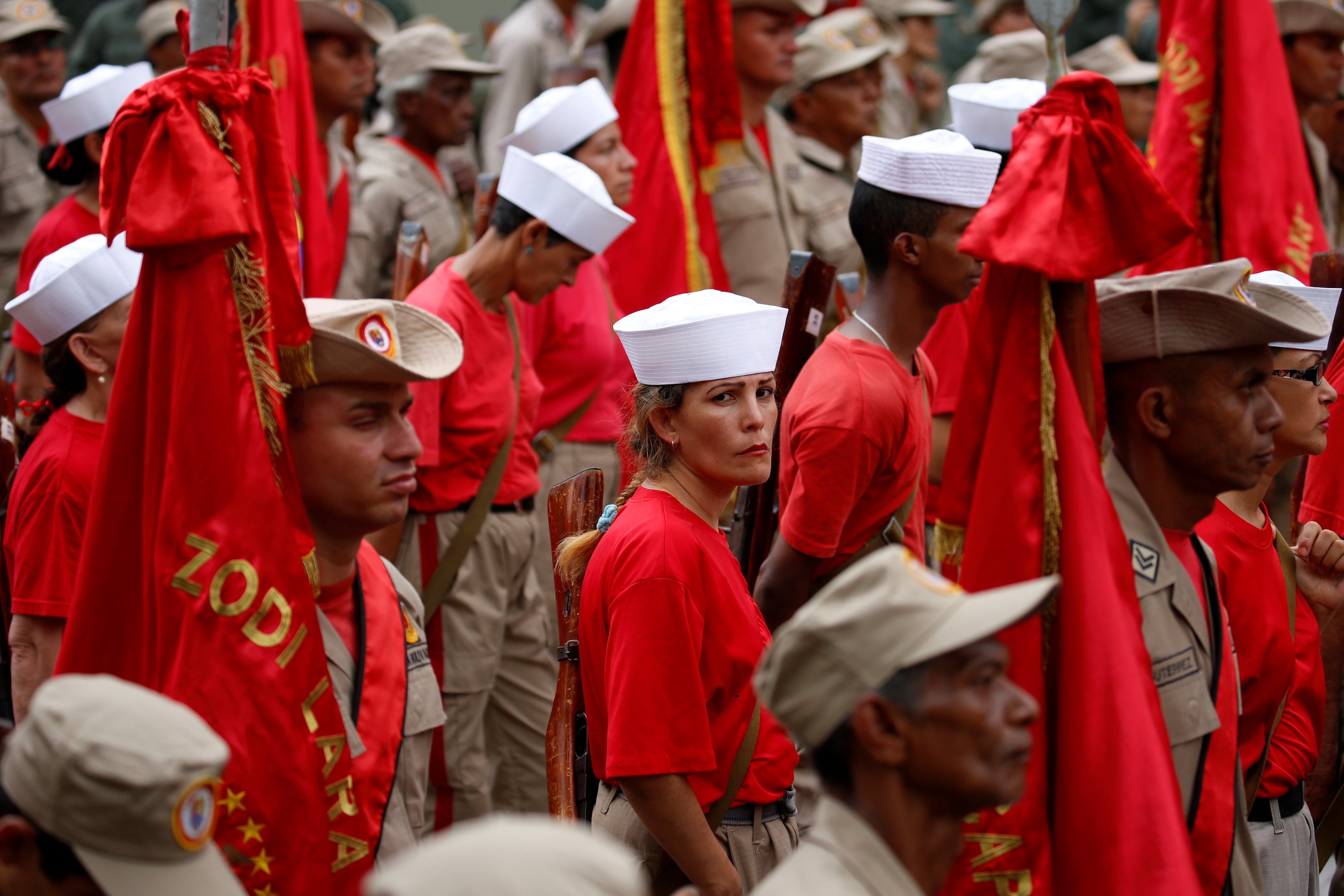 Militares prometem "lealdade" a Maduro antes de protesto opositor