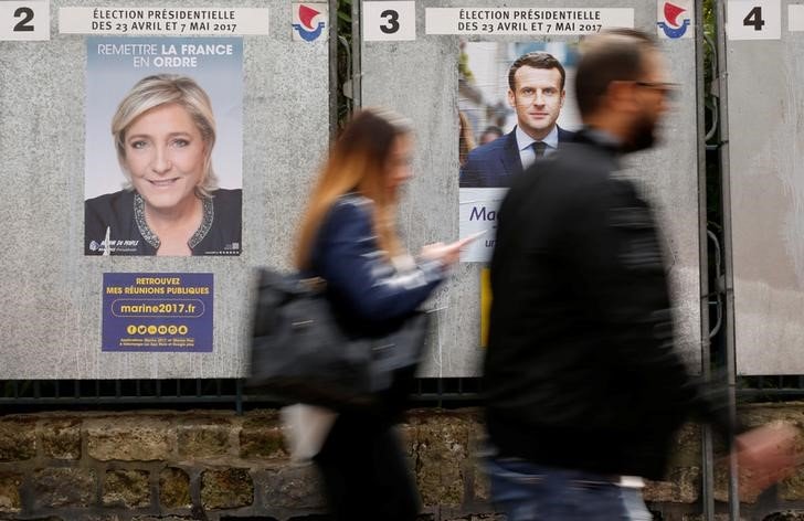 Estimativas sugerem Macron e Le Pen no 2º turno na França