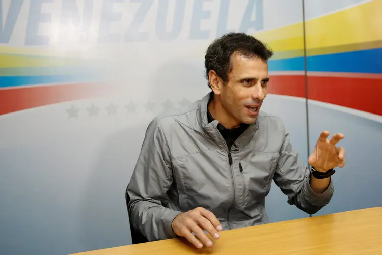 Henrique Capriles: o líder classificou Maduro de ditador, enquanto o presidente acusou o opositor de ser "golpista" (Marco Bello/Reuters)