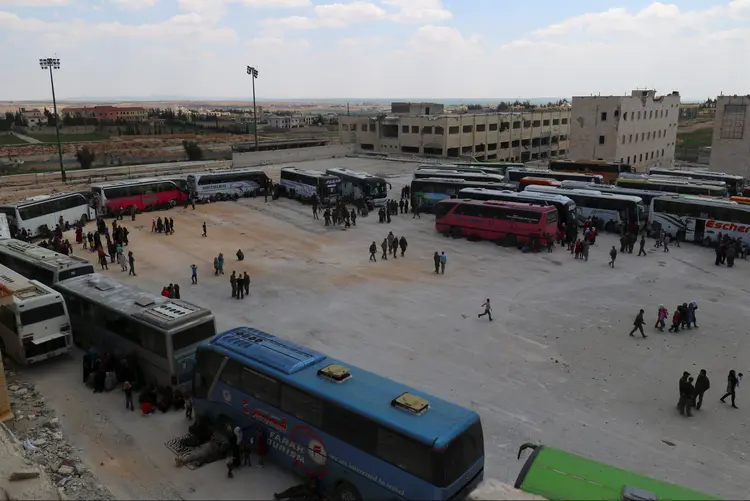 Síria: com a retirada desta quarta-feira chega ao fim a primeira etapa do processo de evacuação (Ammar Abdullah/Reuters)