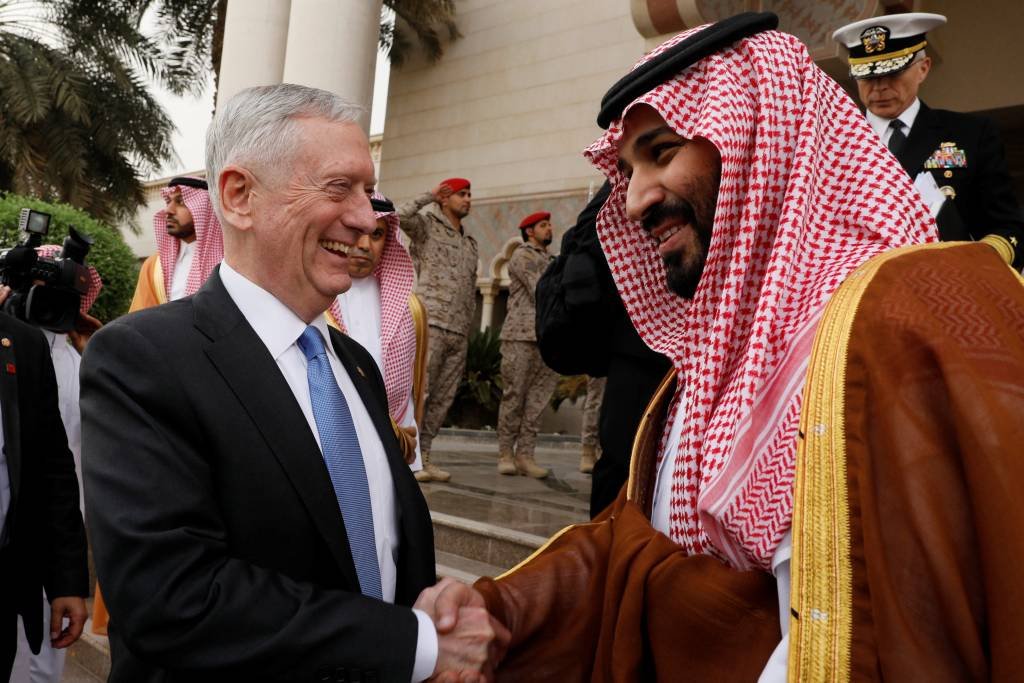 Mattis se reúne com líderes sauditas para fortalecer aliança