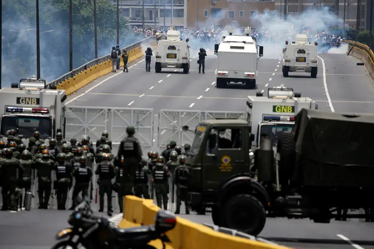 Protesto: o metrô de Caracas fechou 20 de suas estações "para proteger usuários, funcionários e instalações" (Carlos Garcia Rawlins/Reuters)