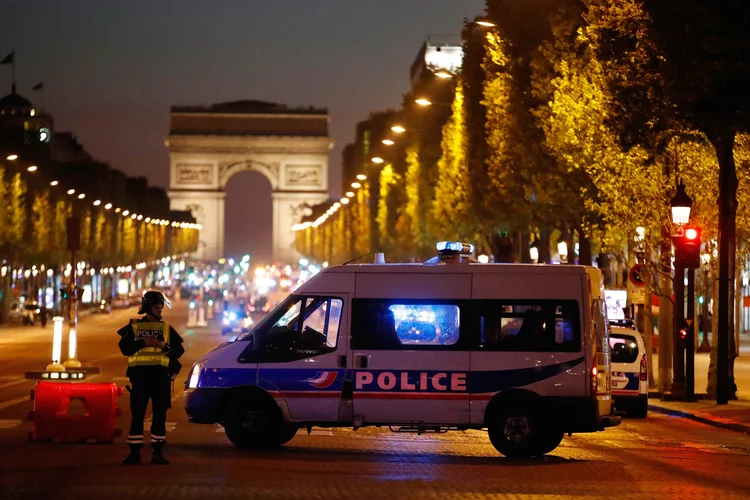 França: O grupo era liderado por um homem de 20 anos, que se converteu ao islã e foi detido em Roanne (Christian Hartmann/Reuters)