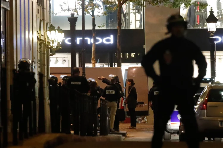 Tiroteio em Paris: uma reunião de emergência com importantes autoridades de segurança, defesa e inteligência será realizada na sexta-feira (Christian Hartmann/Reuters)
