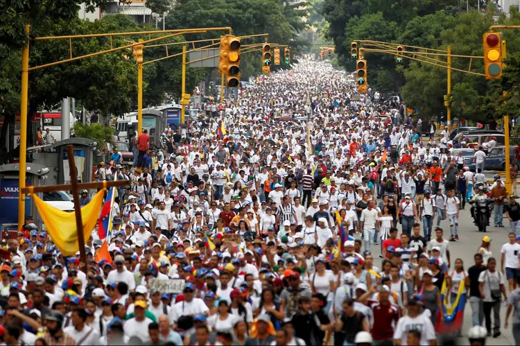 Venezuela: oposição faz protesto silencioso contra mortes nas últimas manifestações (REUTERS/Christian Veron/Reuters)