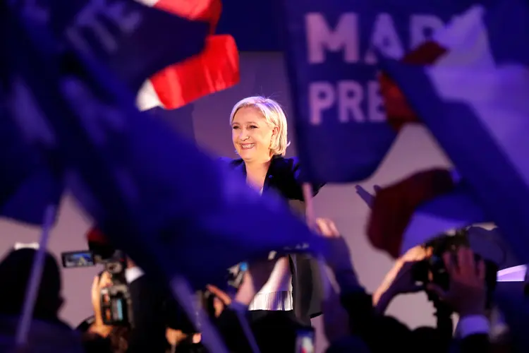 Marine Le Pen: para a ex-deputada que apoia Le Pen, o candidato Macron representa tudo o que ela combateu em sua vida (REUTERS/Charles Platiau/Reuters)