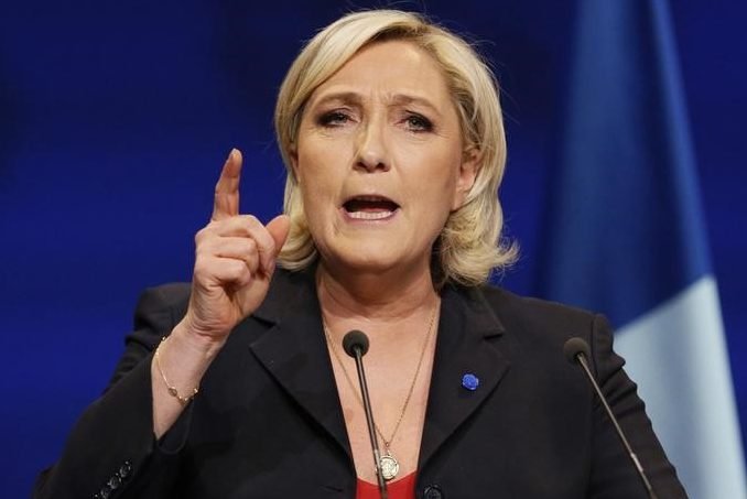 Marine Le Pen: desestabilizar o favorito é a estratégia clara da candidata da extrema-direita. Na quarta-feira, Le Pen acusou Macron de "desprezar" os operários (Robert Pratta/Reuters)