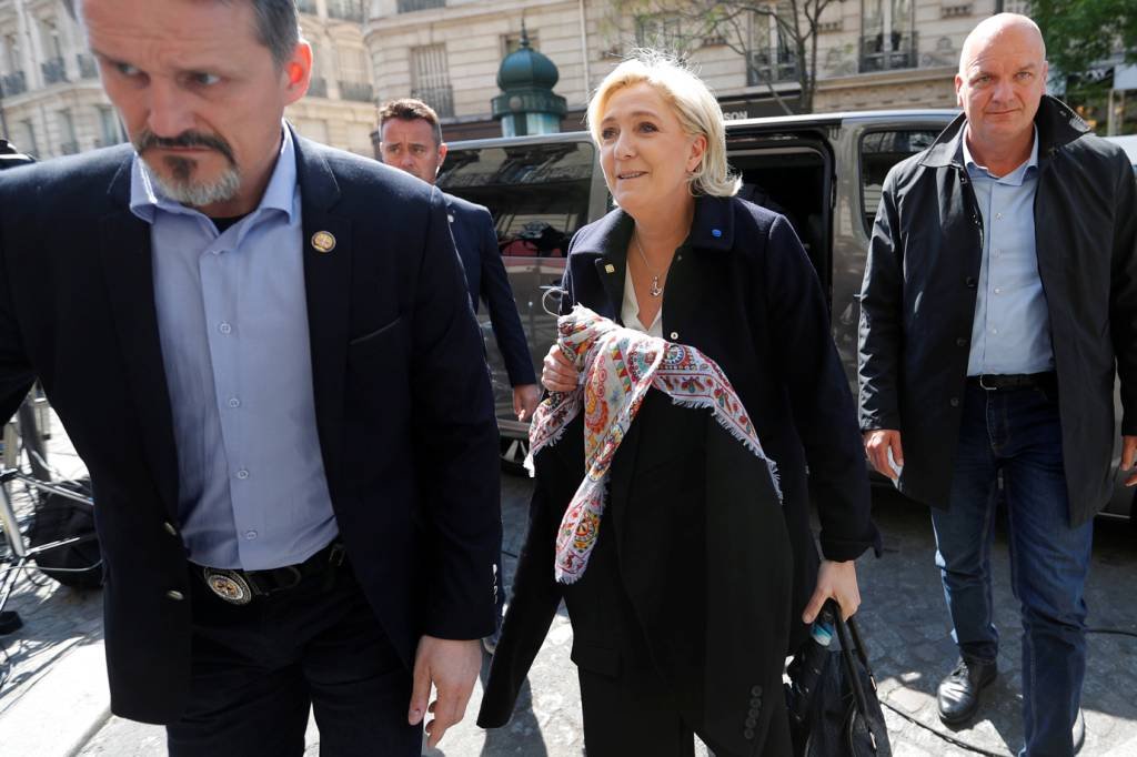 Marine Le Pen: "o sr. Macron não tem projeto para proteger o povo francês em face aos perigos islâmicos" (Charles Platiau/Reuters)