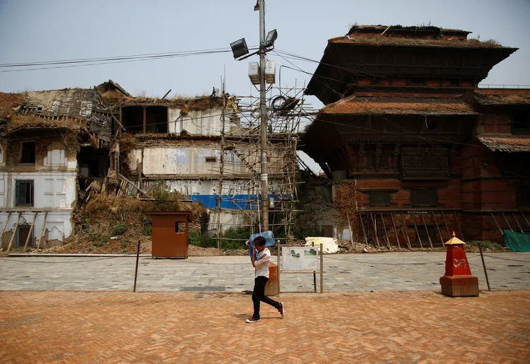 Nepal: "Estamos um ano atrasados. Agora é certo que a reconstrução não estará completa em 2020" (Navesh Chitrakar/Reuters)