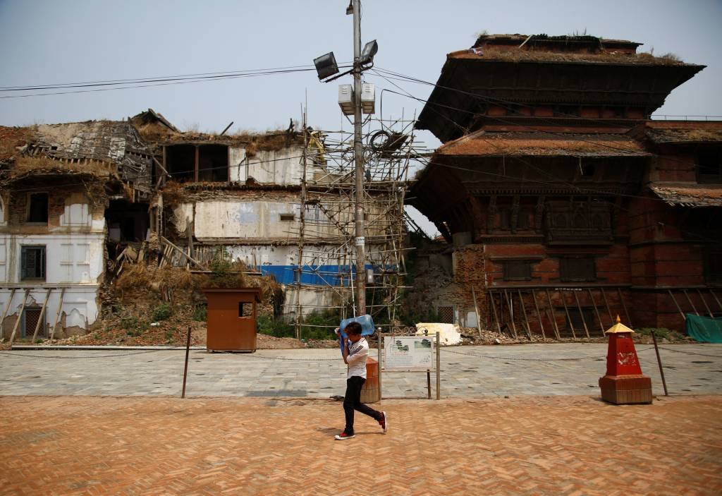 Dois anos após terremoto, reconstrução do Nepal não chega a 5%
