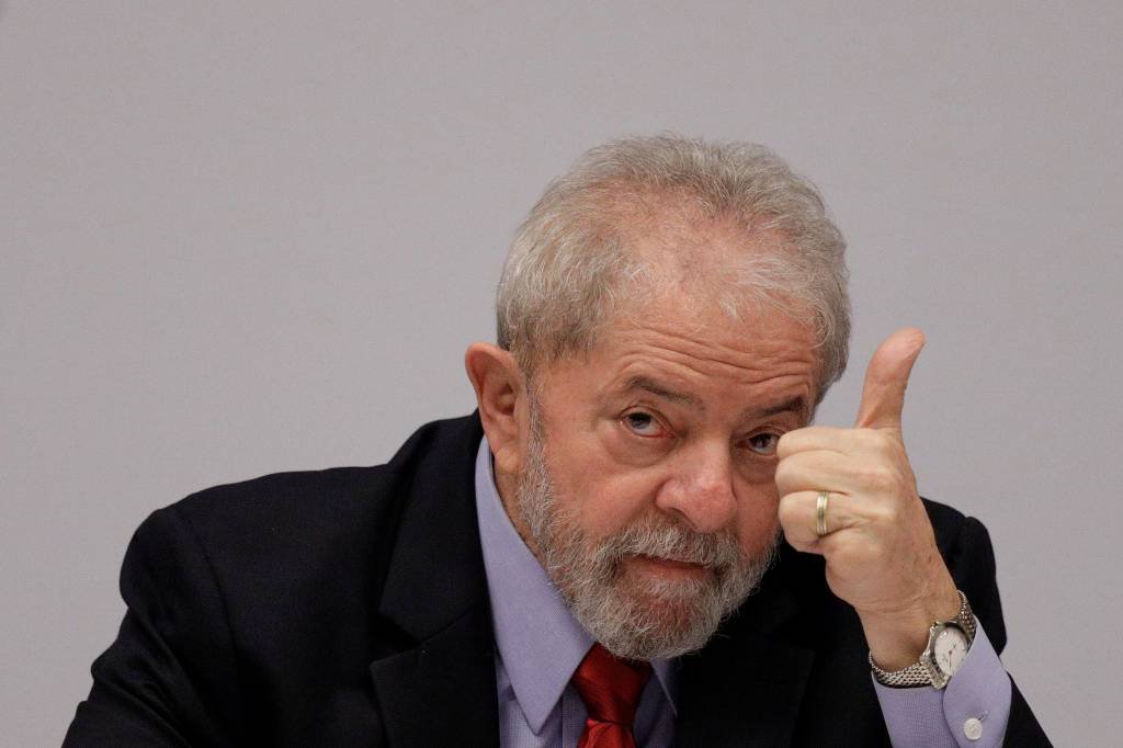 Por Lula, deputados batem boca no plenário da Câmara